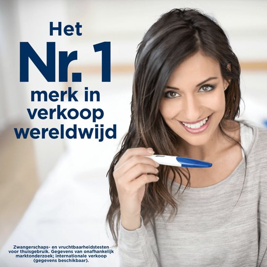 Vrouw met grijze trui houdt Clearblue zwangerschapstest vast. Tekst 'Het Nr. 1 merk in verkoop wereldwijd'.