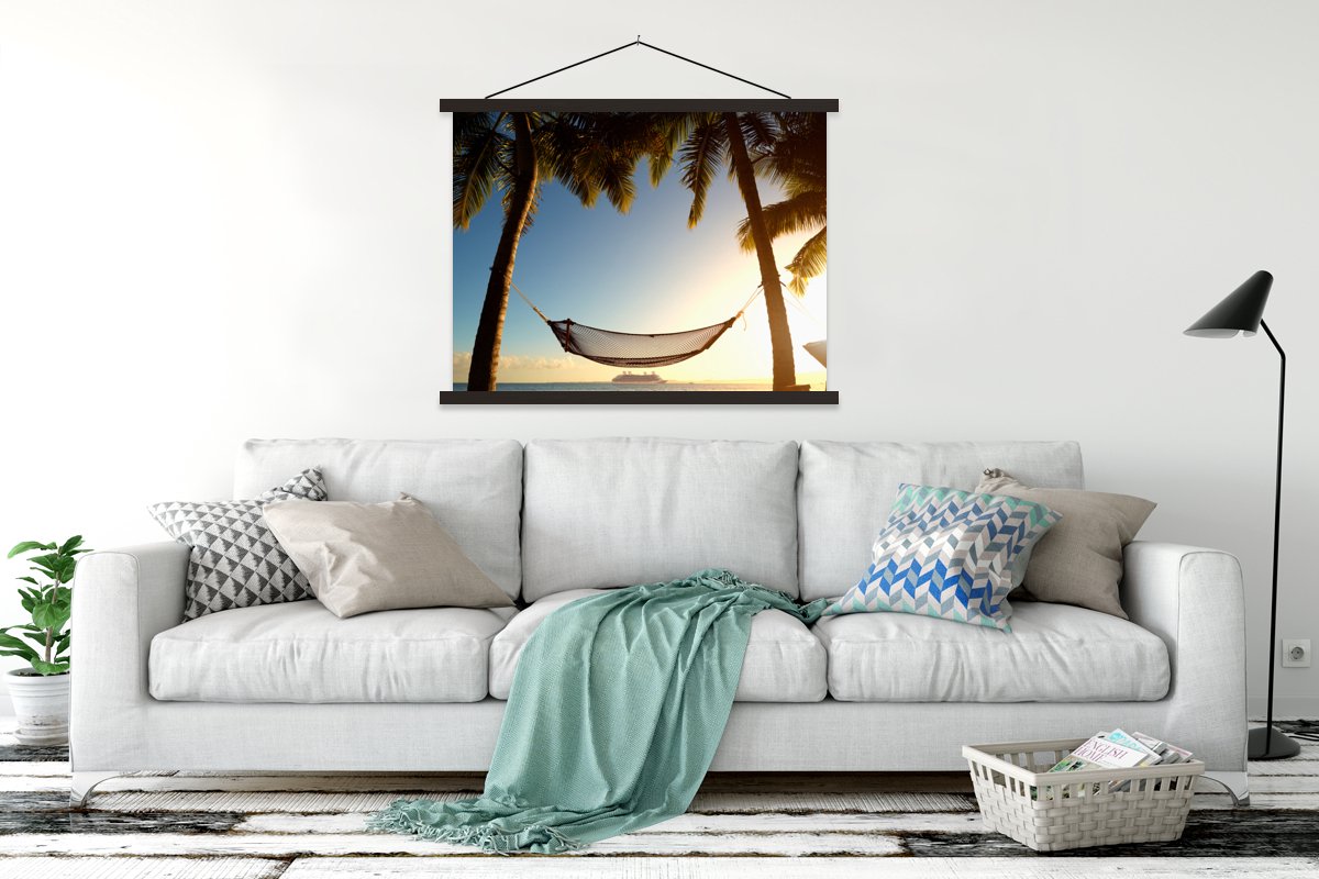Posterhanger incl. Poster 120x90 cm - Schoolplaat - Palmboom - Hangmat - Zonsondergang - Textielposter - Zwarte latten