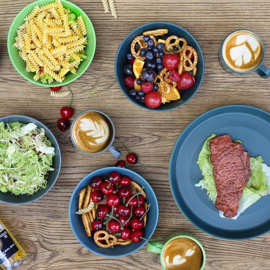 ENTONNOIR PLASTIQUE - COULEURS ASSORTIES - DIAMETRE 8 CM - PLASTIQUE DE QUALITE SUPERIEURE