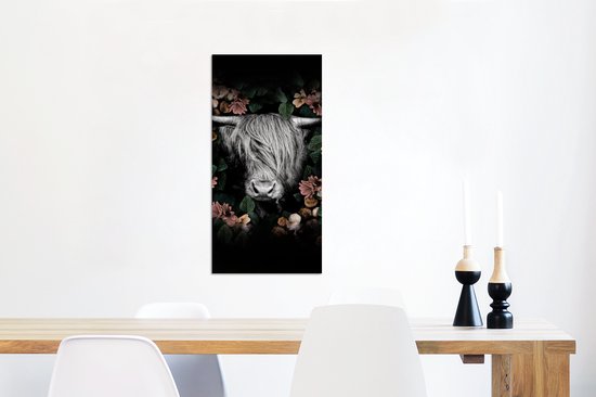 Wanddecoratie Metaal - Aluminium Schilderij Industrieel - Schotse hooglander - Bloemen - Roze - 40x80 cm - Dibond - Foto op aluminium - Industriële muurdecoratie - Voor de woonkamer/slaapkamer