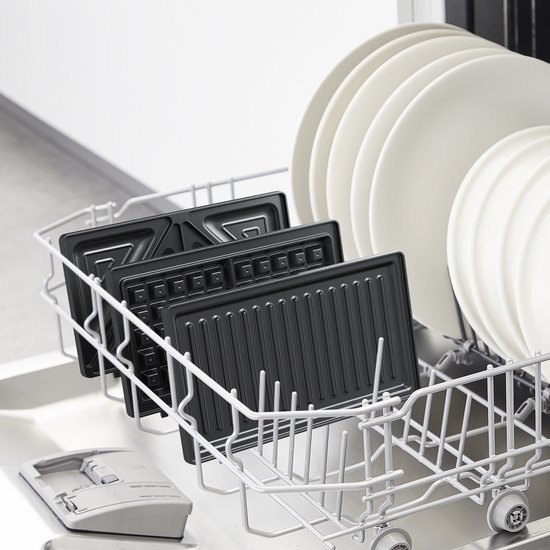 Drie verwisselbare platen van de Tefal snackmaker in de vaatwasser.
