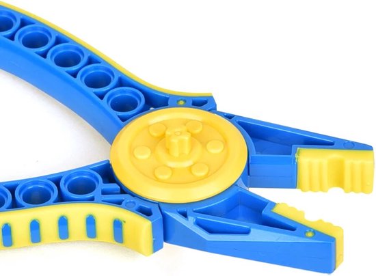 Close-up van de blauw-gele tang met gele grijppunten.