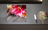 Inductieplaat Beschermer - Boeket van Verschillende Bloemen Liggend op Houten Tafel - 60x55 cm - 2 mm Dik - Inductie Beschermer - Bescherming Inductiekookplaat - Kookplaat Beschermer van Zwart Vinyl