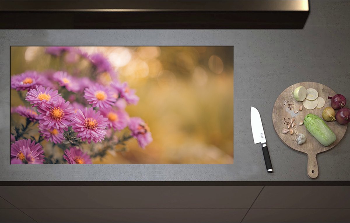 Inductieplaat Beschermer - Bos van Paarse Madeliefjes - 95x51 cm - 2 mm Dik - Inductie Beschermer - Bescherming Inductiekookplaat - Kookplaat Beschermer van Wit Vinyl