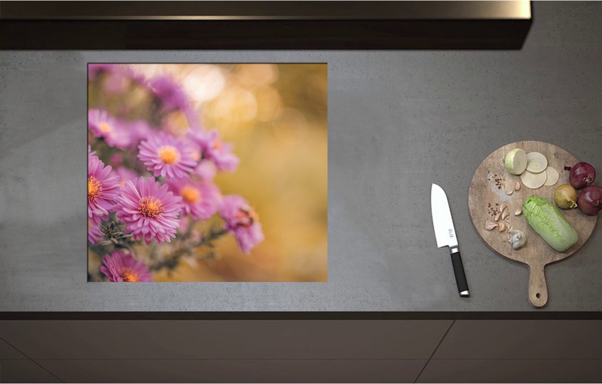 Inductieplaat Beschermer - Bos van Paarse Madeliefjes - 60x55 cm - 2 mm Dik - Inductie Beschermer - Bescherming Inductiekookplaat - Kookplaat Beschermer van Zwart Vinyl