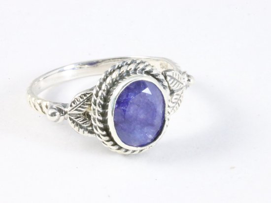 Fijne bewerkte zilveren ring met blauwe saffier - maat 16.5