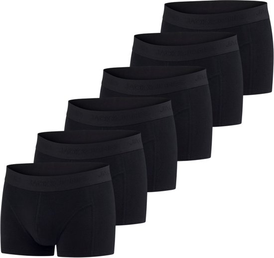 Zes zwarte Jack & Jones boxershorts, opgestapeld.