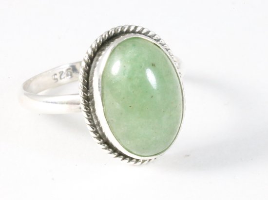 Bewerkte ovale zilveren ring met groene aventurijn - maat 19
