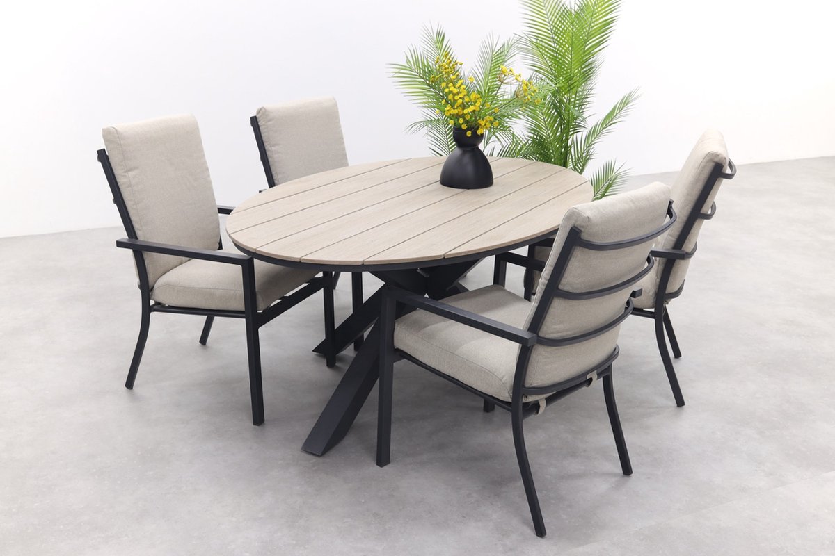 Ovale tuinset van GI Sergio / Edison 180 x 115 cm. met tafel.