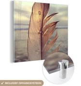 MuchoWow® Glasschilderij 90x90 cm - Schilderij acrylglas - Waterdruppeltjes op een veer - Foto op glas - Schilderijen