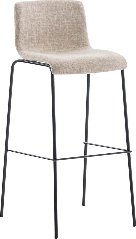 Crèmekleurige stoffen barkruk met een eenvoudig zwart metalen frame, staand op witte achtergrond.