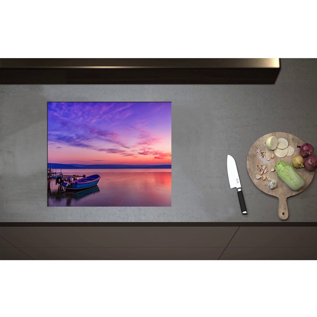 Inductieplaat Beschermer - Blauwe Aangemeerd Vissersboot aan het Begin van de Avond - 59x50 cm - 2 mm Dik - Inductie Beschermer - Bescherming Inductiekookplaat - Kookplaat Beschermer van Wit Vinyl