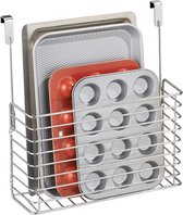 mDesign keukenplank om op te hangen - praktische organizer voor in de keuken - keukenplank voor de kastdeur voor het opbergen van snijplanken, kookboeken etc. - mat zilver