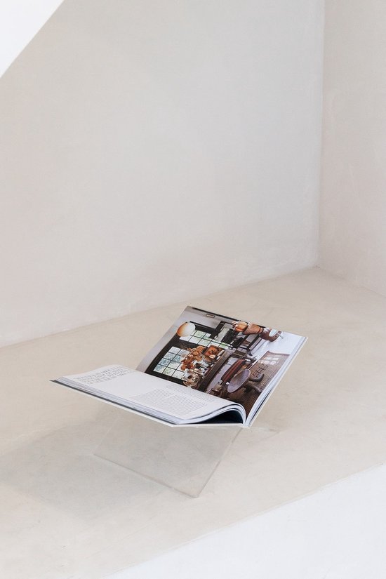 Seeve Official - plexiglas boekenstandaard | transparante boekensteun | modern interieur statement | boekenhouder voor koffietafelboeken en interieur boeken | aesthetic room decor |