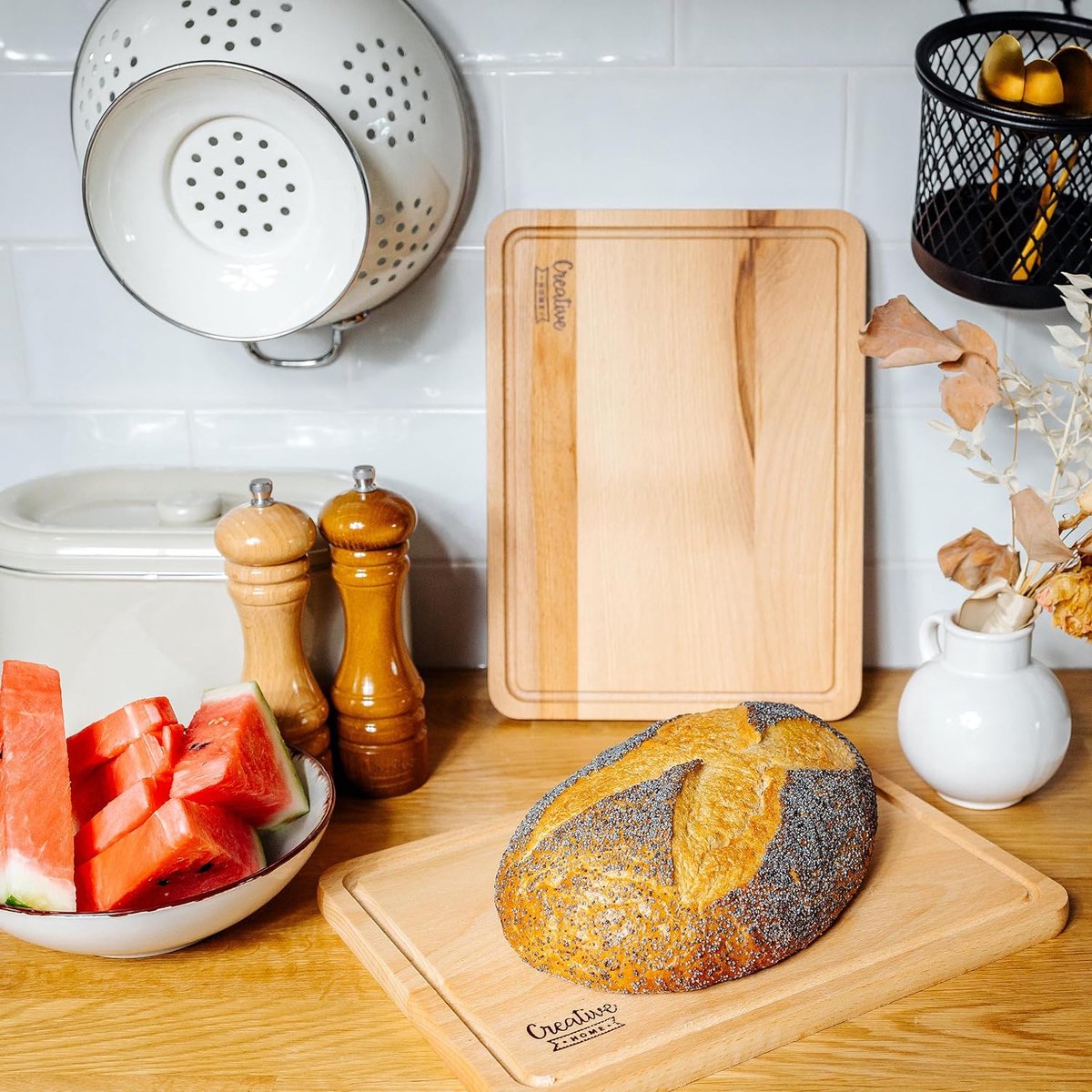 Navaris à Découper Navaris - Planche à Découper En Bois - Planche En Bois Planche En Bois D Acacia 40 X 34 X 4 Cm Pour Couper Et Servir Avec Pieds En Caoutchouc Groot