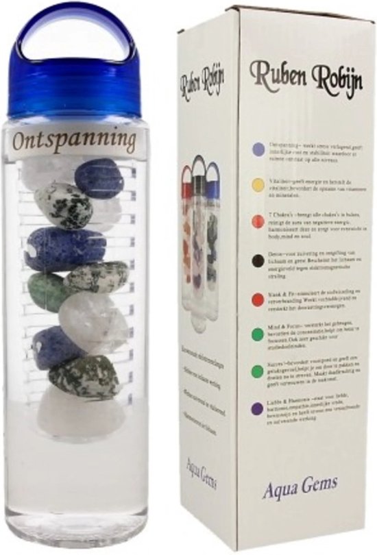 Ruben Robijn Aqua Gems drinkfles 'Ontspanning' met blauwe dop en een doos. De fles bevat blauwe, groene en witte edelstenen.