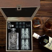 whisky lux Klassieke whiskykaraf en whiskyglazen cadeauset | Inclusief 750 ml whiskykaraf, whiskyglazen set van 2 met whiskystenen en houten displaybox | Whisky Gift Sets Voor Mannen
