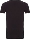 Zwarte t-shirt met ronde hals, achterkant zichtbaar.