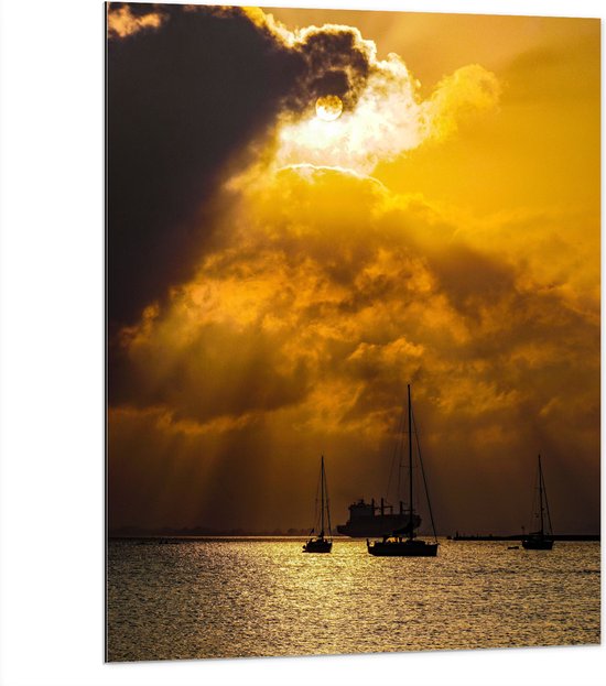 Dibond - Wolken met Zon boven Zeilschepen op de Zee - 75x100 cm Foto op Aluminium (Met Ophangsysteem)