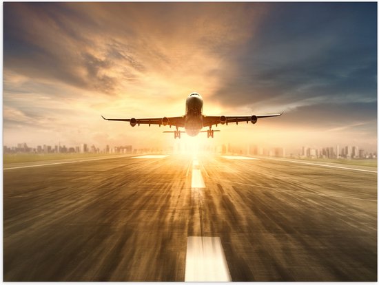 Poster Glanzend – Landend Vliegtuig bij Prachtige Zonsondergang - 80x60 cm Foto op Posterpapier met Glanzende Afwerking