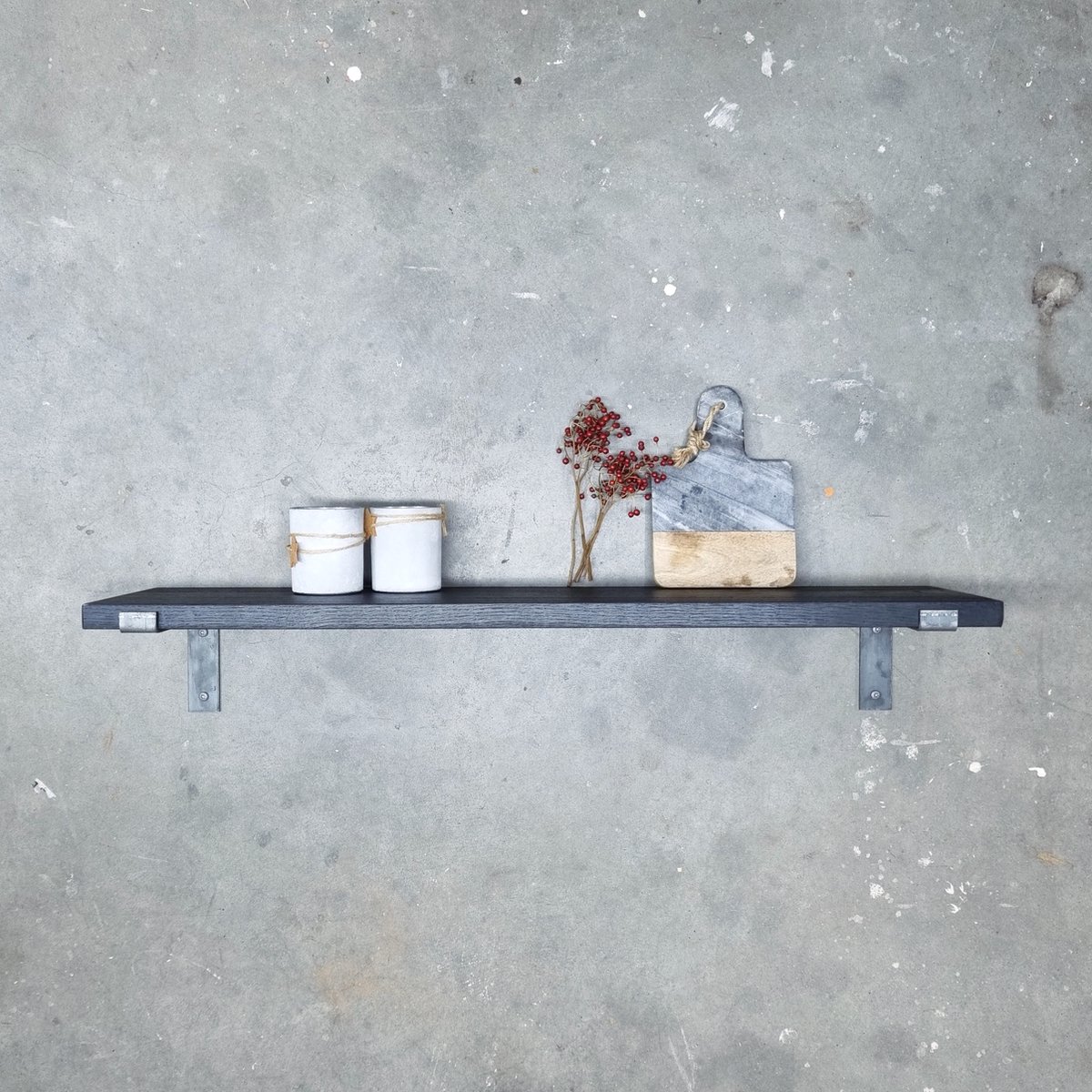 GoudmetHout Wandplank Industrieel - 50 x 25 cm Muurplank - Zwart Eiken Hout - Decoratie Wandrek & Boekenrek - Hangplank Keuken - Wall Shelf + 2 Plankdragers van Ruw Staal Zwart - Zonder coating - 25 cm
