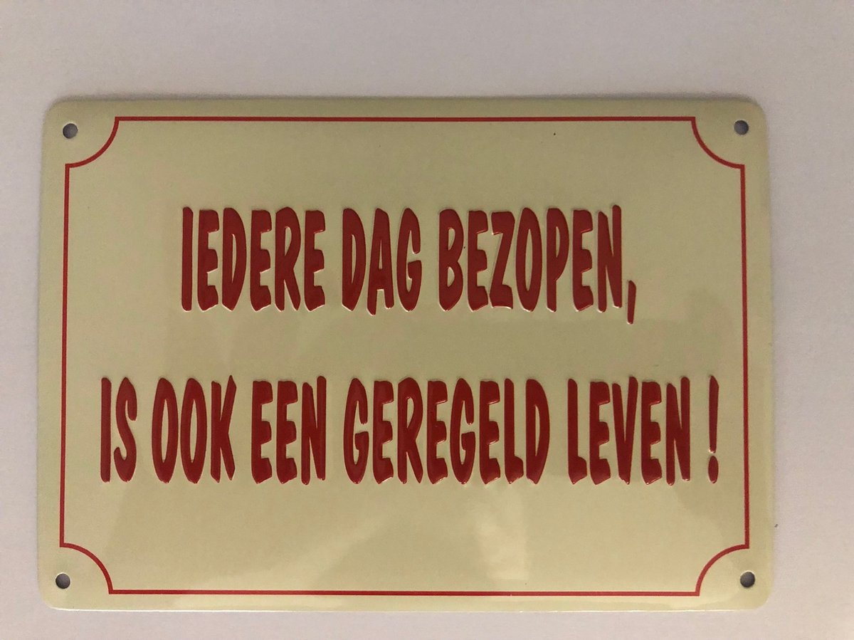 Iedere Dag Bezopen Is Ook Een Geregeld Leven bordje / 14,5x10 cm / Blikken Horcea Bordje