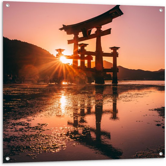 Tuinposter – Ondergaande Zon - Itsukushima Shrine Japan - 100x100 cm Foto op Tuinposter (wanddecoratie voor buiten en binnen)