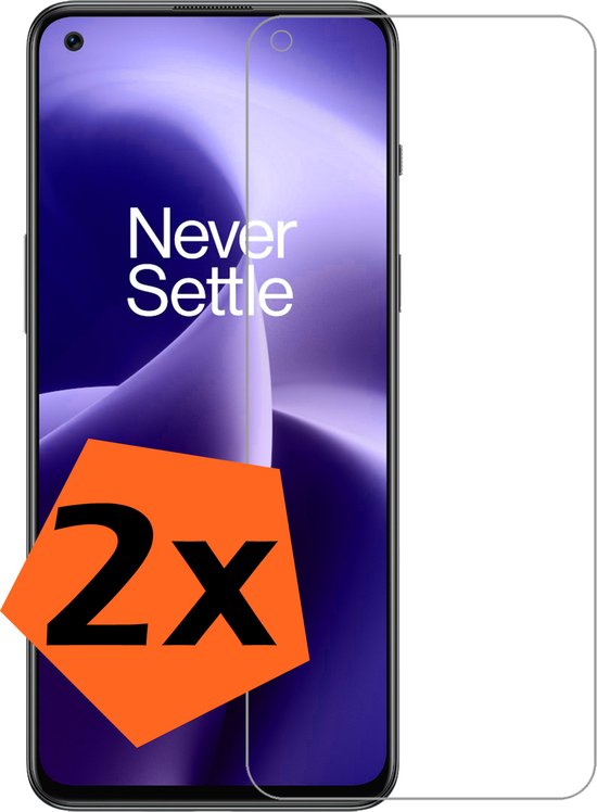 Gehard glazen screenprotector met oranje "2x" sticker, naast een OnePlus smartphone met "Never Settle" logo.