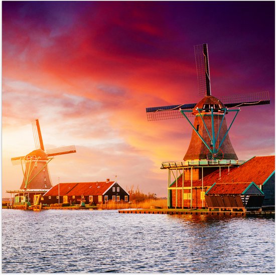 Poster (Mat) - Nederlandse Windmolens aan het Water onder Paars met Oranje Lucht - 50x50 cm Foto op Posterpapier met een Matte look