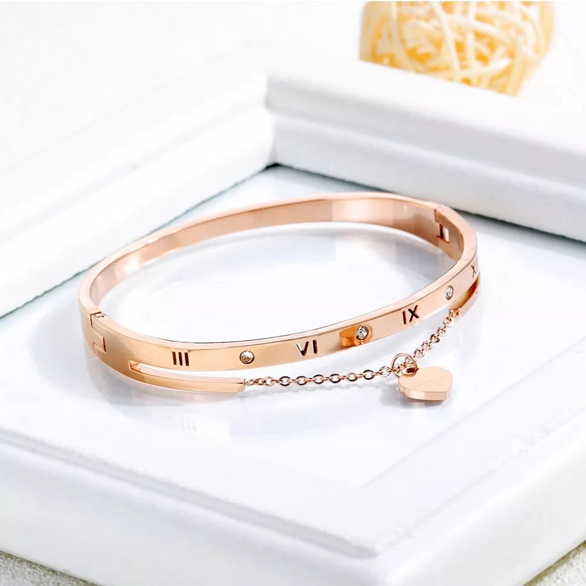 Subarashi Armband leuke valentijn hartjes armband met geschenkzakje cadeau voor vriendin-Dames gouden armband-Nieuwe design