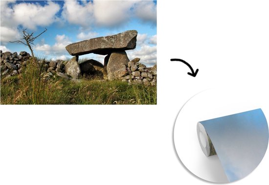 Mur de vinyle , Papier peint photo - Un Hunebed en Irlande largeur 600 cm x hauteur 400 cm - impression photo sur fond d' écran (disponible en 7 tailles)