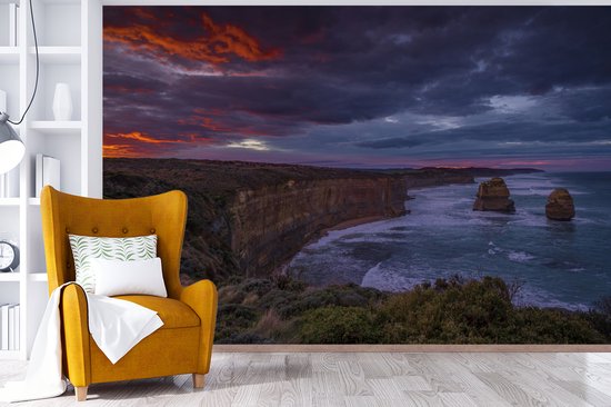 Papier peint vinyle - Les douze apôtres au coucher du soleil rouge en Australie largeur 420 cm x hauteur 280 cm - Tirage photo sur papier peint (disponible en 7 tailles)