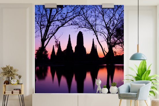Papier peint Papier peint photo Wat Chaiwatthanaram - Silhouette de Wat Chaiwatthanaram, Thaïlande largeur 220 cm x hauteur 220 cm - Impression photo sur papier peint vinyle (7 tailles disponibles) - chambre/salon/bureau