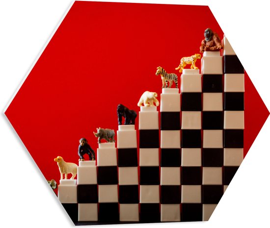PVC Schuimplaat Hexagon - Speelgoed Dieren op Trap tegen Rode Achtergrond - 50x43.5 cm Foto op Hexagon (Met Ophangsysteem)