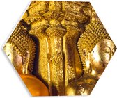 PVC Schuimplaat Hexagon - Pilaar met Gouden Boeddha's en Details - 30x26.1 cm Foto op Hexagon (Met Ophangsysteem)
