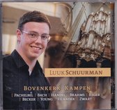 Luuk Schuurman bespeelt het orgel van de Bovenkerk te Kampen