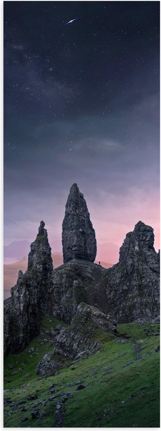 Poster (Mat) - Grote Rotsen op Berg met Sterrenhemel - 40x120 cm Foto op Posterpapier met een Matte look