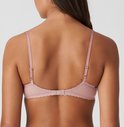 Roze beha met kanten afwerking op de bandjes en sluiting.