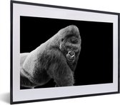 Fotolijst incl. Poster - Een schitterende Gorilla kijkt naar beneden - 40x30 cm - Posterlijst