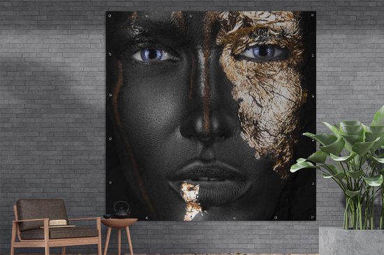 Affiche de Jardin Femme noire avec détails dorés - 200x200 cm
