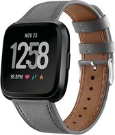 Leer Smartwatch bandje - Geschikt voor Fitbit Versa / Versa 2 leren bandje - grijs - Strap-it Horlogeband / Polsband / Armband