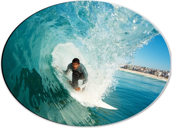 Dibond Ovaal - Surfer in Actie op Wilde Golf - 40x30 cm Foto op Ovaal (Met Ophangsysteem)