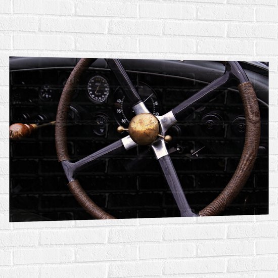 WallClassics - Muursticker - Klassiek Stuur van Auto - 105x70 cm Foto op Muursticker