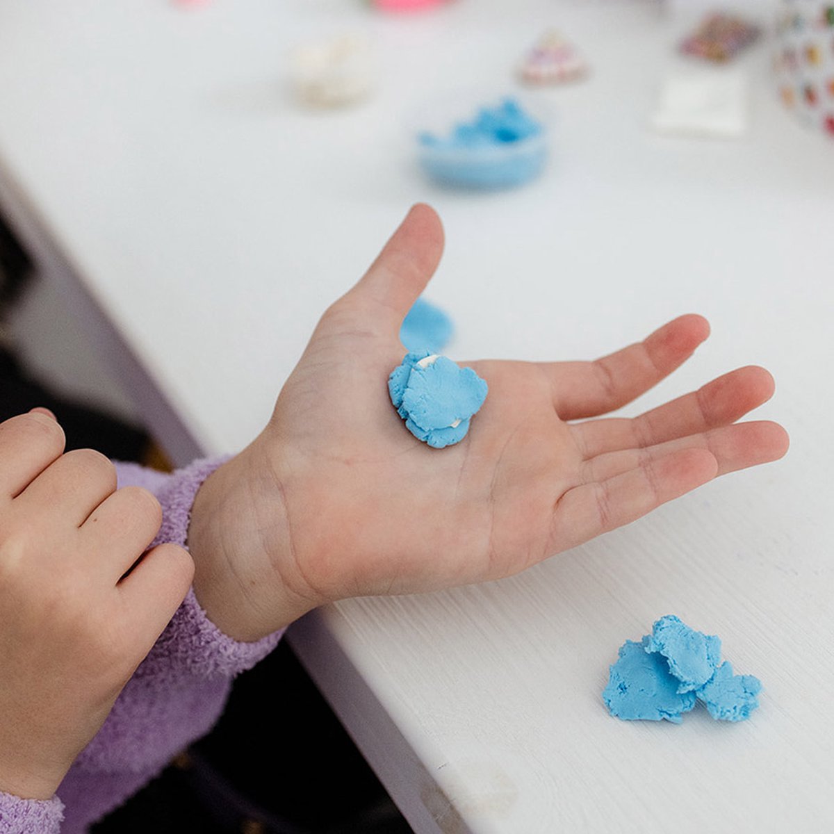 Totum Cupcake Factory knutselkoffer bakkerij - creatief speelgoed cupcakes en macarons foam dough — afbeelding 10
