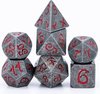 Afbeelding van het spelletje Lapi Toys - Dungeons and Dragons dobbelstenen - D&D dobbelstenen - D&D metal polydice - 1 set (7 stuks) - Metaal - Grijs - Rood