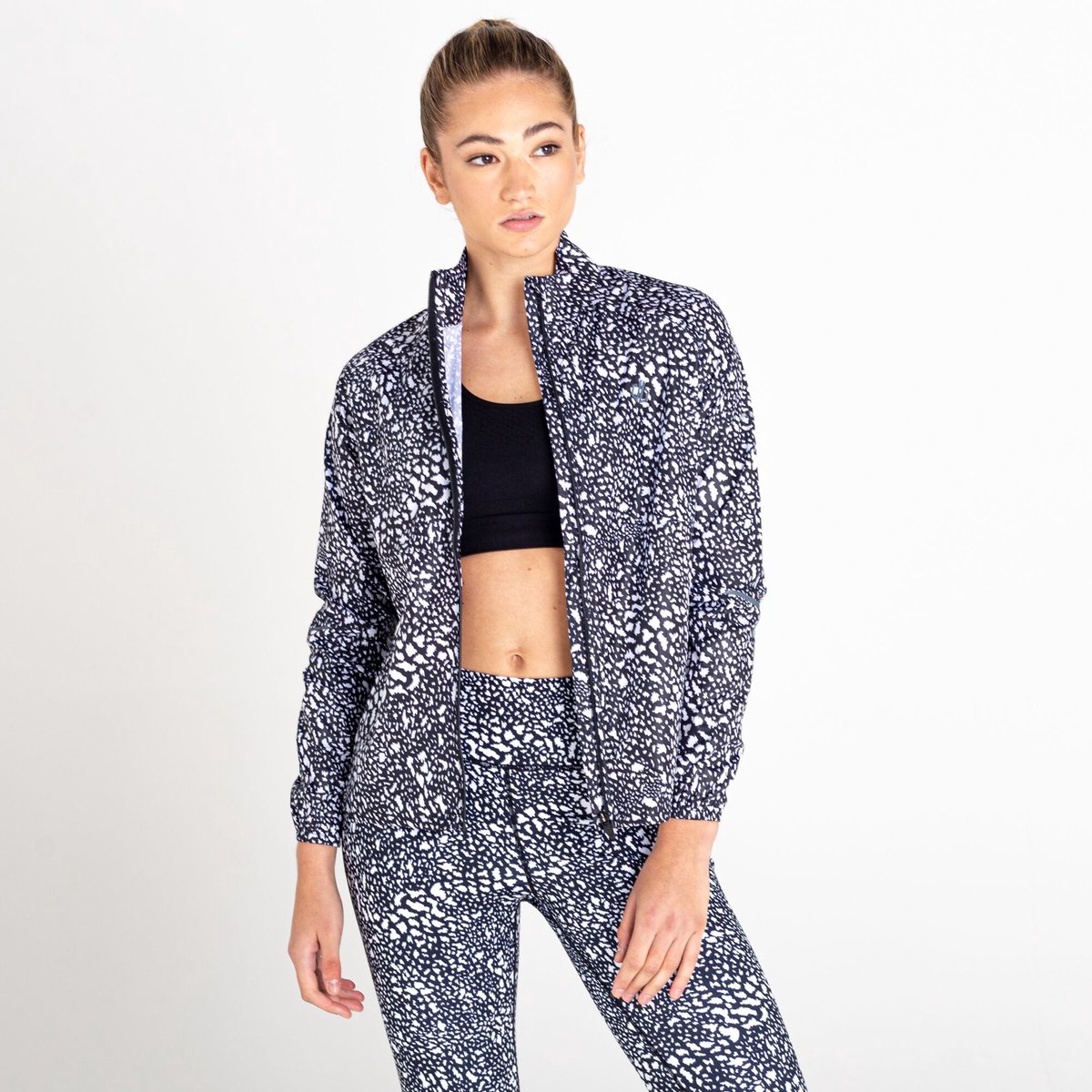 De Dare2B Resilient II windshelljas dames waterafstotend lichtgewicht Zwart