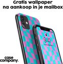 Twee telefoonhoesjes met cyaan en roze geruite golfpatroon, één toont de tijd 9:41.