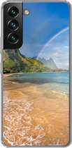 Geschikt voor Samsung Galaxy S22 hoesje - Een mooie regenboog bij Tunnels Beach op Hawaii - Siliconen Telefoonhoesje