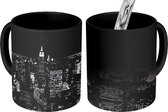 Magische Mok - Foto op Warmte Mokken - Koffiemok - Skyline - Zwart - Wit - New York - Amerika - Magic Mok - Beker - 350 ML - Theemok