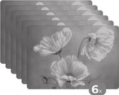 Placemat - Placemats kunststof - Stilleven - Bloemen - Zwart wit - Klaproos - Botanisch - 45x30 cm - 6 stuks - Hittebestendig - Anti-Slip - Onderlegger - Afneembaar